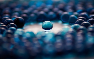 blue-abstract-glass-balls
